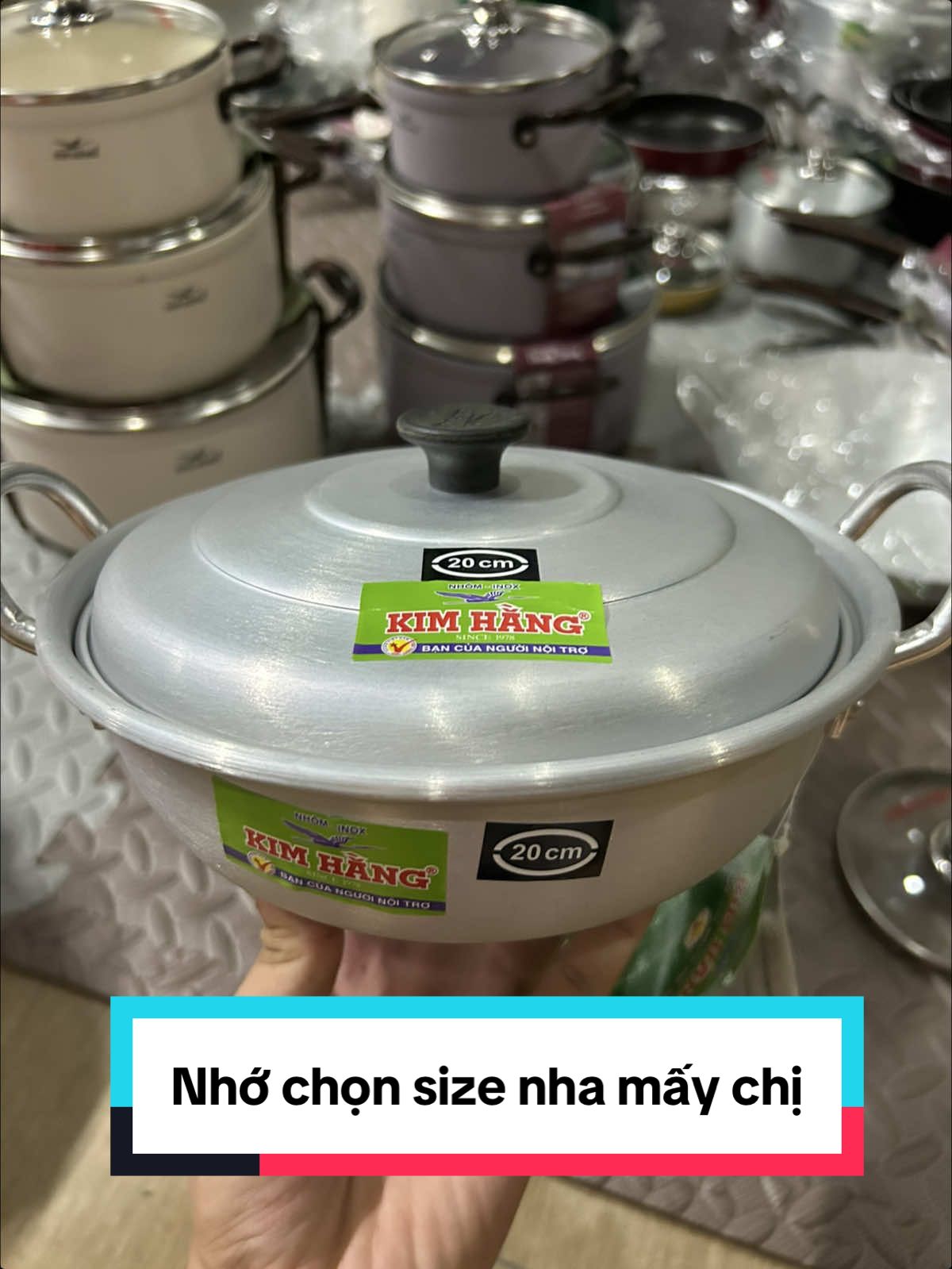 Chảo bầu lẩu Kim Hằng, được làm từ nhôm nguyên chất chuẩn nhật bản, sử dụng thời gia dài không sợ đen hay ra ten, chảo rất dày dặn và chắc chắn #kimhang #giadungthuanloi #dogiadung #chảo #chaolau 