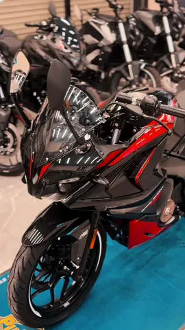 RS200ug 2025 model stoklar sizleri bekliyor 😎  . . . . . . . . . . . #bajaj #rs200 #rs200ug #hint #kalite 