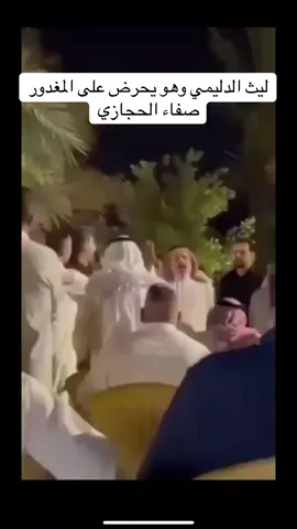 بالأمس يحرض على قتله ويتهمه ببيع المكون السني ويصفه بالرجل التافه واليوم يقف على قبره ويتظاهر بالحزن لمكاسب انتخابية وسياسية: دم الشهيد صفاء الحجازي لن يذهب سدى وسيعلم الذين ظلموا أي منقلب ينقلبون ##صفاء_الحجازي #صفاء_المشهداني #الطارمية 