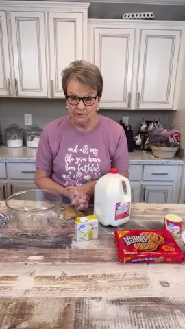 Mama Sue makes Nutter Butter Banana Pudding!  YUM!  #mamasuessouthernkitchen #homewithmamasue #bananapudding #nutterbutter #pudding 