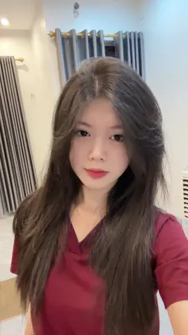 Cô đơn nay cứ ghì chat đôi vai anh...