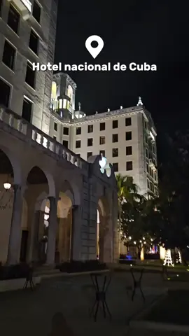 Noches mágicas en La Habana ✨ Hotel Nacional: cócteles, música y vistas únicas 🌃 👉 Vive la experiencia.” . Magical nights in Havana ✨ Hotel Nacional: cocktails, music, and one-of-a-kind views 🌃 👉 Experience it for yourself. . #LaHabana #HotelNacional #ViajaACuba #Malecón #cubancity