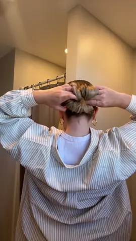 Quick & easy bun for yall 💗 #hairinspo #slickback #bun #easyhairstyles #hairhack 