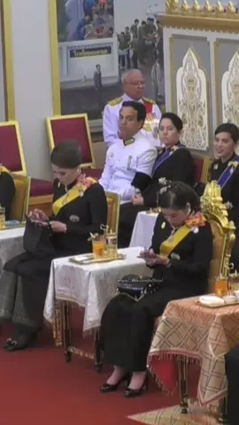 พระอิริยาบทสบายๆของเหล่าพระบรมวงศานุวงศ์#ราชวงศ์จักรี #พระบรมวงศานุวงศ์ #ทรงพระเจริญ 