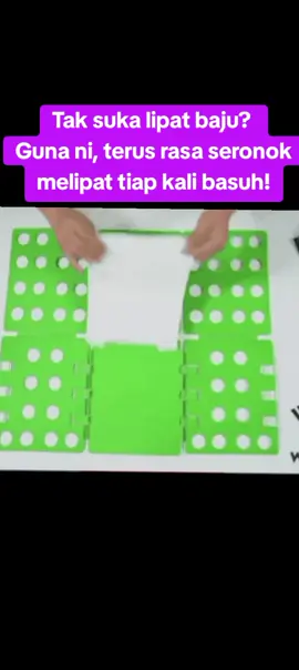 Beg Kuning Klik Sini 👉@Premium.Biz 👈 Folding Board Shirt Flip Fold ialah alat pintar untuk melipat baju dengan cepat, kemas dan seragam — macam dalam butik! Direka khas untuk memudahkan kerja melipat pakaian, menjimatkan masa dan menjadikan almari lebih tersusun. Sesuai digunakan untuk baju T, kemeja, seluar, tuala, sweater dan pelbagai jenis kain. Hanya 3 langkah mudah — lipat, flip & siap! Ciri-ciri Utama: ✅ Cepat & Mudah Digunakan – Lipat pakaian dalam beberapa saat sahaja. ✅ Kemas & Seragam – Semua pakaian dilipat dengan saiz yang sama, senang susun dalam almari. ✅ Bahan Berkualiti Tinggi – Diperbuat daripada plastik tahan lasak & fleksibel. ✅ Reka Bentuk Boleh Lipat – Jimat ruang bila tidak digunakan. ✅ Sesuai untuk Semua – Sesuai untuk pelajar, suri rumah, dan sesiapa yang nak pakaian sentiasa kemas. Kelebihan: - Jimat masa melipat baju - Baju lebih kemas, senang disusun - Nampak profesional seperti butik pakaian - Sesuai untuk rumah, asrama atau kedai #foldingboard  #shirtfolder  #clothesfolder  #alatlipatbaju  #papanlipatbaju 