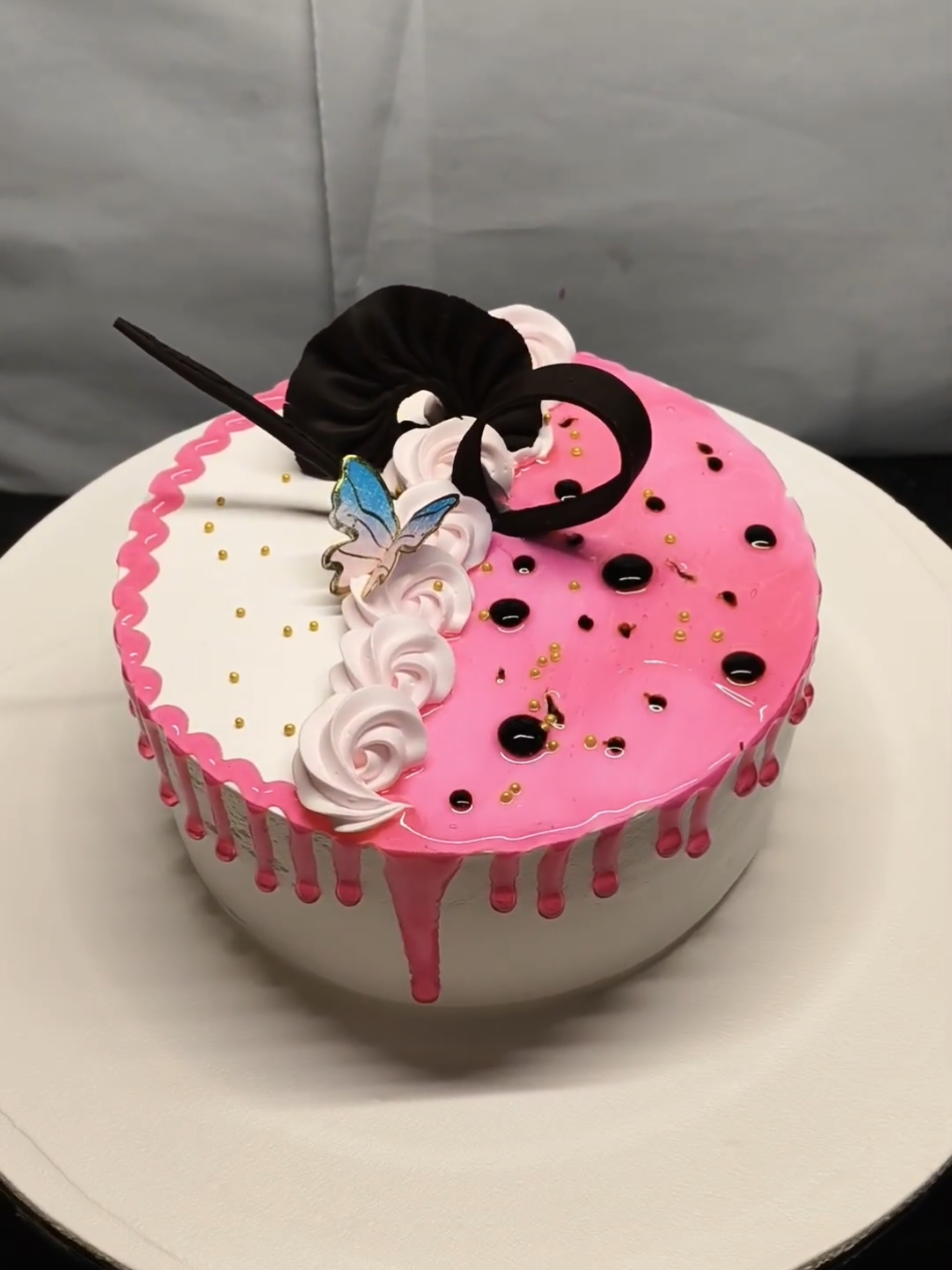 strawberry cake#cake #cakedecorating #birthday #cakedesign 