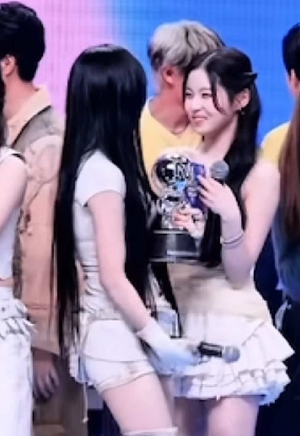 Ahyeon interaction with other idols💕 #ahyeon #아현 #jungahyeon #ahyeonbabymonster #yaxian #베이비몬스터 #アヒョン
