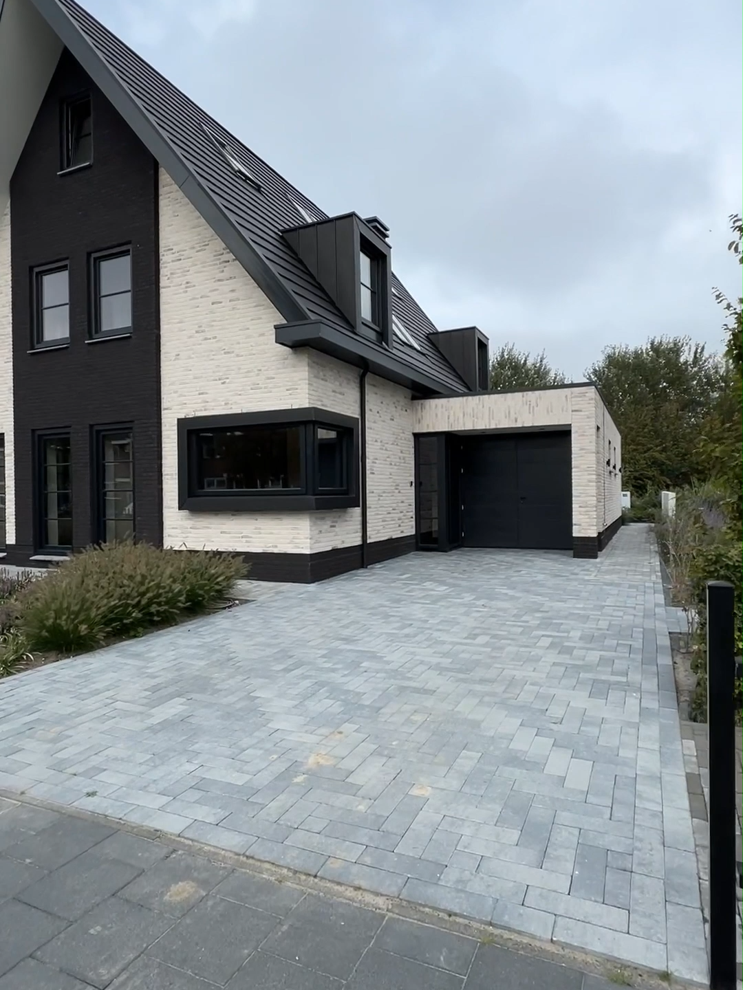 MODELWONING GL5 | Tijdens een bezoek aan onze modelwoningen heeft u de mogelijkheid om kennis te maken met onze woningtypen en onze bouwkwaliteit. Kijk alvast even binnen op de benedenverdieping van onze GL5! 🤩#Wooninspiratie #housetour #interiordesign #binnenkijken #nieuwbouw