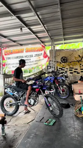 Meluncur bosku 😎#grastrackindonesia #klxindonesia #trailadventureindonesia #trabasadventureindonesia #f 