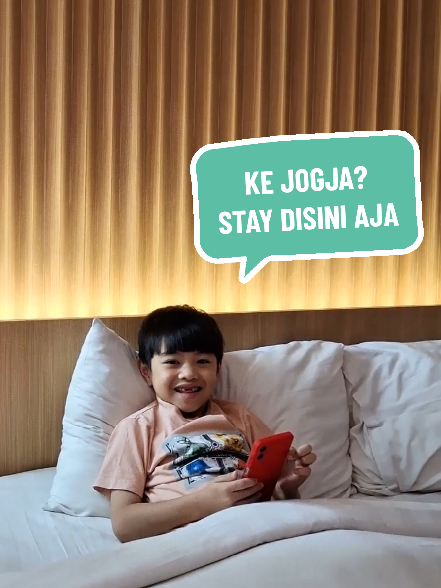Bosen makan Gudeg Jogja? Cobain juga dong Hotplate & Tio Ciu Bang Sinyo di Caturtunggal, Jogja. Tiap kesini gak pernah sepi, aroma hotplatenya bikin gak sabaarrrr buru2 mau dilahap 🤤🤤. Gak jauh dari sini, ternyata ada penginapan yang cakep juga lohhh! Namanya SANS Hotel RG Living, vibesnya modern, wangi & nyaman banget! Kalau mau booking hotel SANS, RedDoorz & UrbanView, aku saranin sihh langsung download aplikasi RedDoorz biar dapet harga terbaiknya yahhh 🤌🤌 pluss kita tuhh juga bisa pakai kode promo 