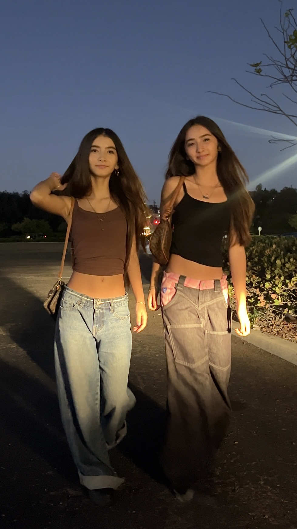 Fit checkk #baggyjeans #fitcheck #sisters 
