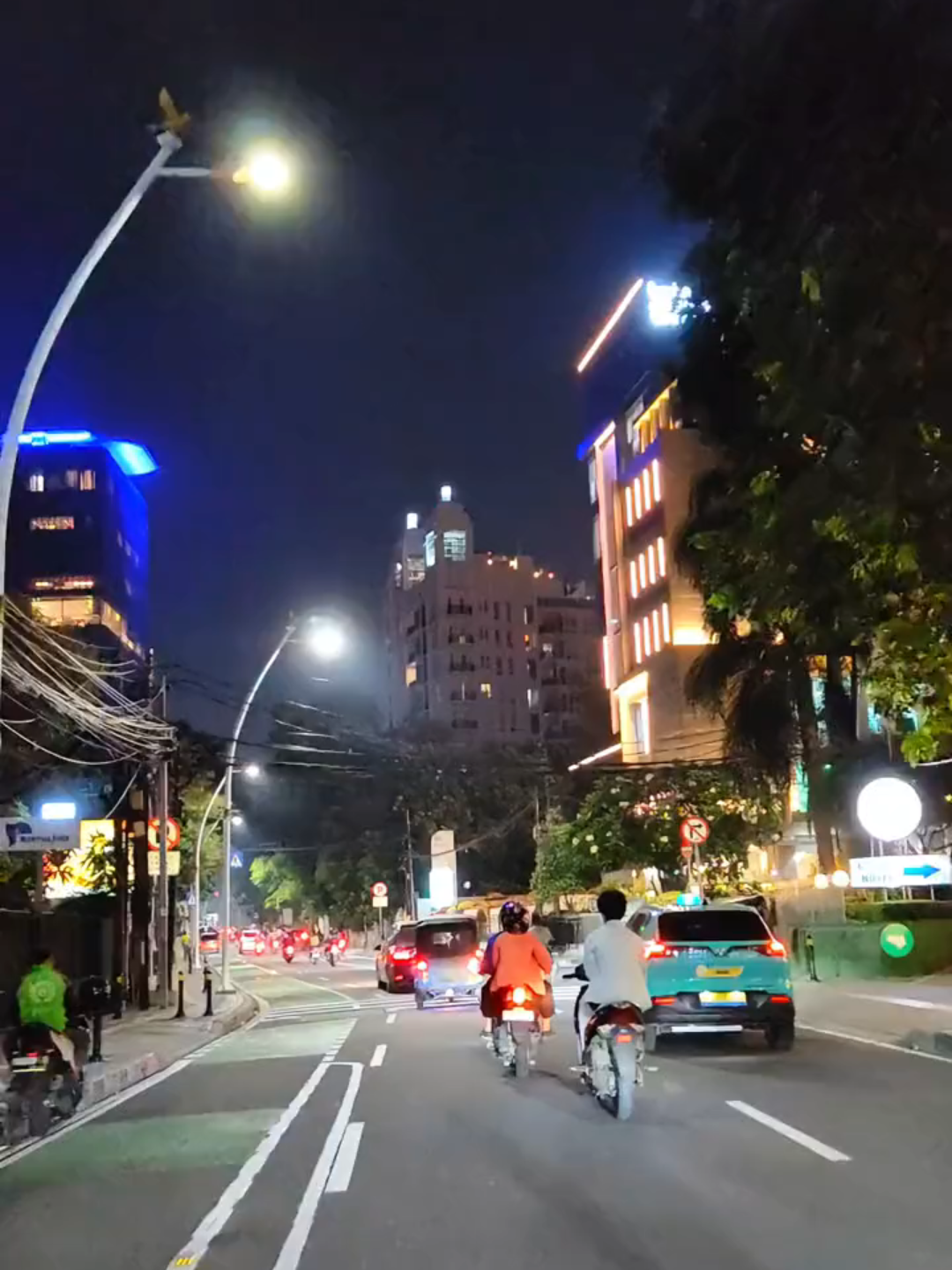 melintas langsung jalan RP Soeroso X jalan cut nyak dien  vibes malam hari , silahkan simpan aj videonya kalo suka. jgn sungkan sudah di izinkan tanpa syarat  selamat menikmati view malamnya 🙏🙌😲 #estetik #JalanJalan #fyp #tiktoktravel #foryoupage❤️❤️ #viral #trending