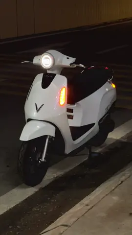 Evo Grand Trắng ngắm hoài không chán#VinfastTKT#xedientkt#xemaydienvinfast#xh#vrial 