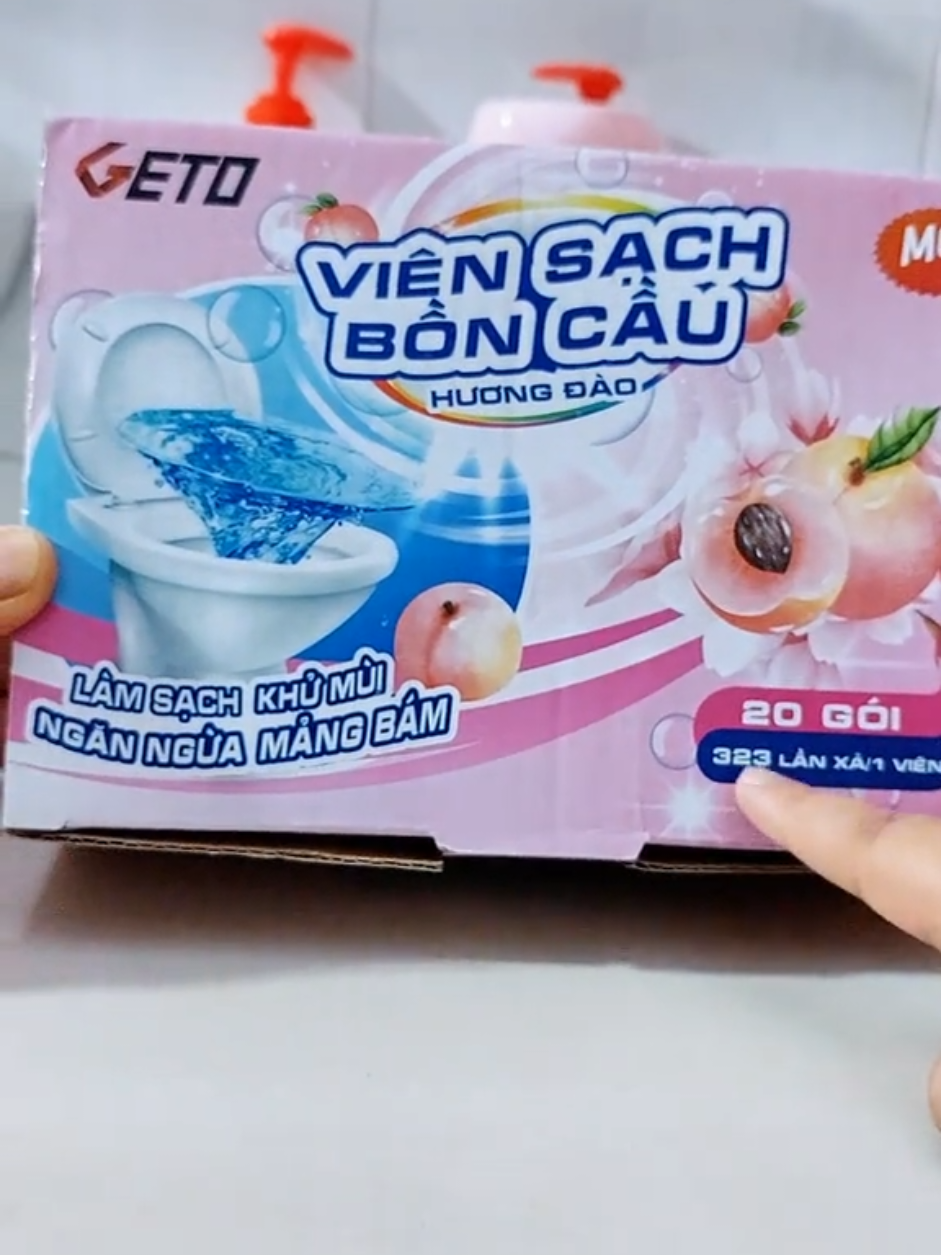 Giá như mình biết đến em này sớm hơn, viên sạch bồn cầu GeTo có màu xanh, thơm mùi đào nha, ko phải nhìn thấy nước bồn cầu trong veo nữa nè #shoptoanthang #vientayboncau #vienthaboncau #viensachboncau #dogiadungtienich 