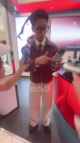 Tầm cỡ…10 năm nữa…là mẹ đủ tiền…mẹ dẫn đi mua…iphone 17 nha 😇🥰 #dvhuytit #dienvienhuytit #huytit 