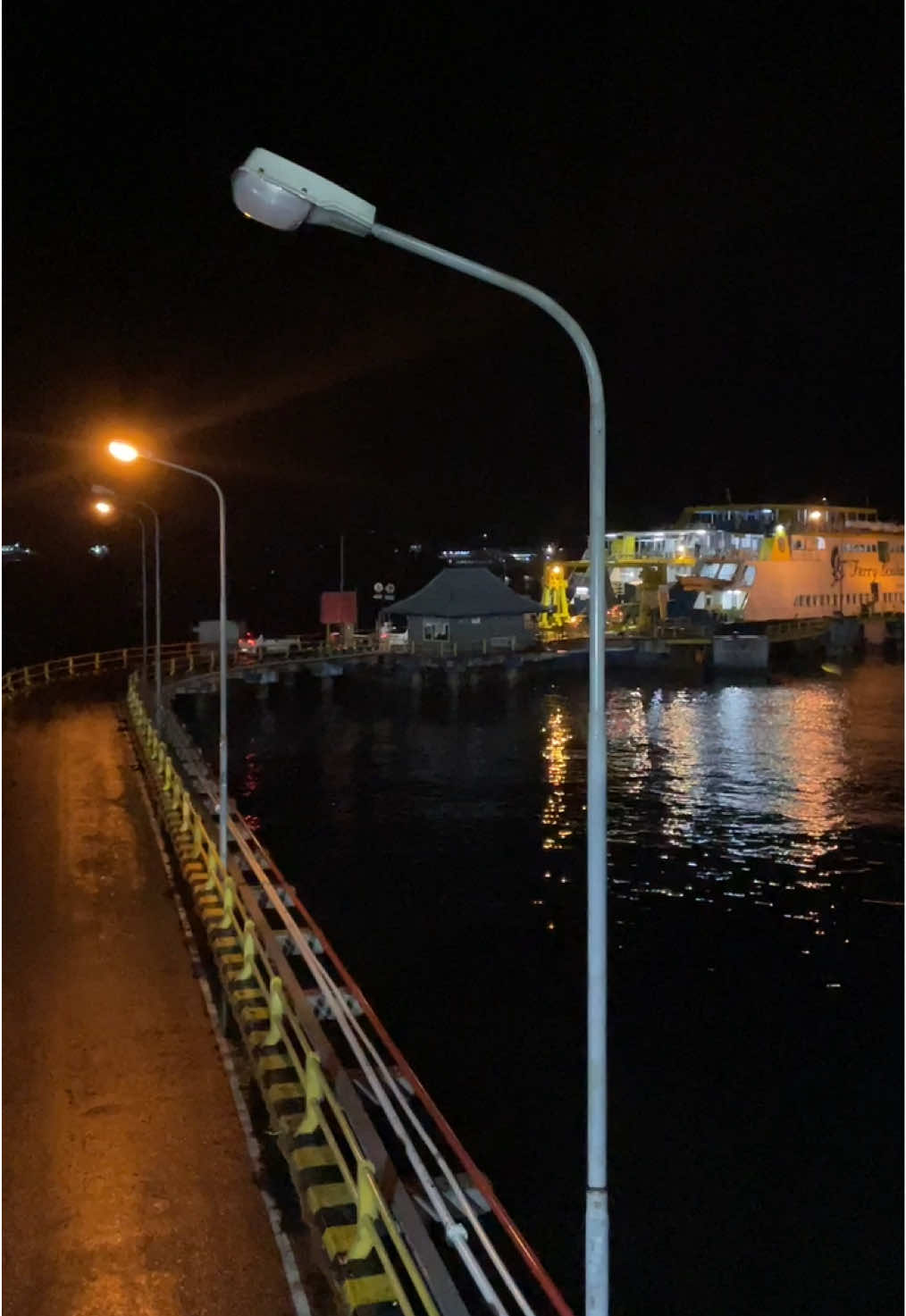 Malam ini inponya gerigis lurrr #pelabuhanketapangbanyuwangi #selatbali #lagubanyuwangi 