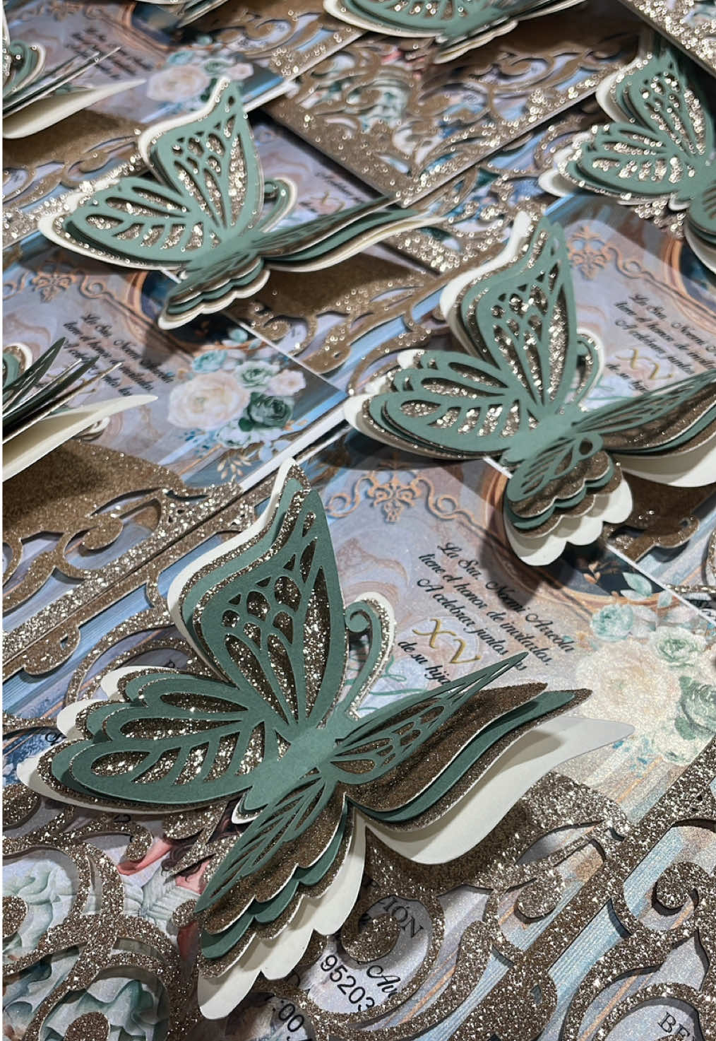 Obsessed with this color combo. Our exclusive butterfly invitation design can be customized to your favorite color.  #invitaciones #quinceañera #sweet16 #butterflyinvitations #4escreations 