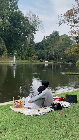 love this vibes✨💓   #picnicdate #kebunrayacibodas #dateideas #4u #fyp 