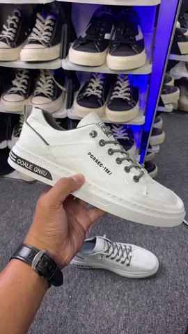Rekomendasi sepatu cowok keren warna putih #sepatu #sepatucowok #sepatusneakers #sneakerscowok #sepatuputih 