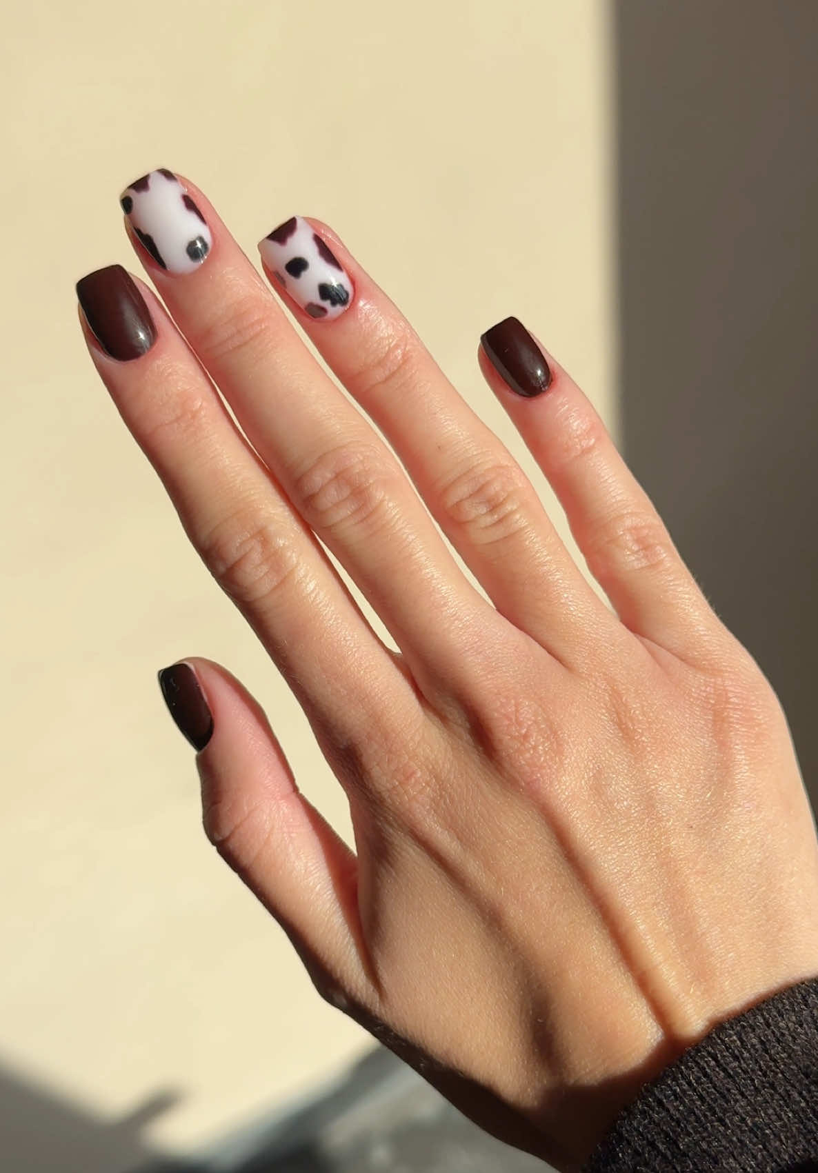 Doar am vrut sa va arat ce superbe unghii mi-a facut @natalia 🐮✨ #unghii #nails #cluj #romania #5pasidebine 