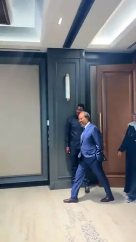 Madaxweyne Xasan Sheekh oo Qaabilay Xildhibaanada Soomaaliya ku Meteli doona Baarlamaanka Ururka Iskaashiga Dhaqaalaha Bariga Afrika (EAC)