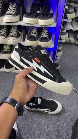 Rekomendasi sepatu cowok keren dari brand Prayerkids #prayerkids #sepatu #sepatucowok #sepatusneakers #sneakerscowok 