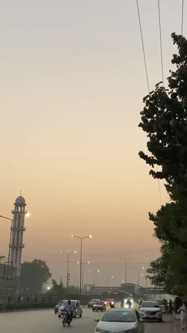 چپ چاپ دیکھتا رہا اسے دور جاتے ہوئے یک طرفہ محبت میں آواز دینے کا حق کہاں ہوتا ہے ۔💔😔#qurban108 #pashtopoetry #millionviews #tiktok #fyppppppppppppppppppppppp 