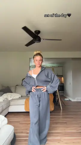 so cozy @Fashion Nova 🫶🏻☁️🖤 #set #loungeset #fashionnova #sweatset #OOTD 