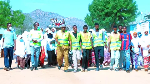 OLALE NADAAFAD AH OO KA DHACAY DEGMADA GARBO DADAR Taariikh: 16 Oktoobar 2025 Mas’uuliyiinta dawladda hoose iyo ardayda Dugsiga hoose dhexe ee garbo dadar oo si wayn uga qayb qaatay ololaha nadafada #garbodadar  #somalitiktok  #somalilandtiktok💚🤍❤  #bossphotography .  #olole_nadafadeed