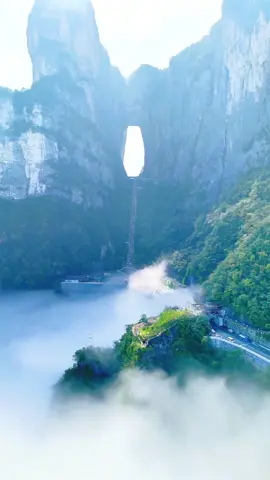 Yiwang Flying in Tianmen Mountain, Zhangjiajie #fyp #supportme #viraltiktok #onthisday #affliatmarkerting 