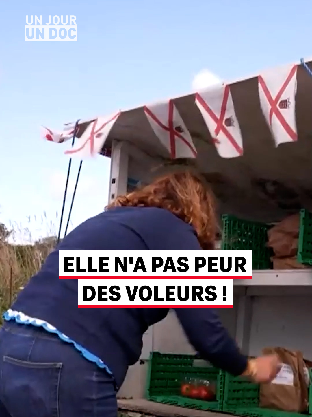 Aurélie a choisi d'élever ses filles sur l'île de Jersey pour de nombreuses raisons. En plus d'être baignées dans la culture anglaise, la criminalité y est particulièrement faible ! « Jersey et Guernesey : îles si proches et pourtant si lointaines » 📺 #UnJourUnDoc, du lundi au vendredi à partir de 13:40 sur M6 #sinformersurtiktok