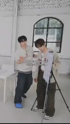 I can't defend u anymore geonwoo why are u writing while holding onto anxin lime that😭😭😭  #KIMGEONWOO #ZHOUANXIN #ALPHADRIVEONE #ALD1 #kpopfyp 
