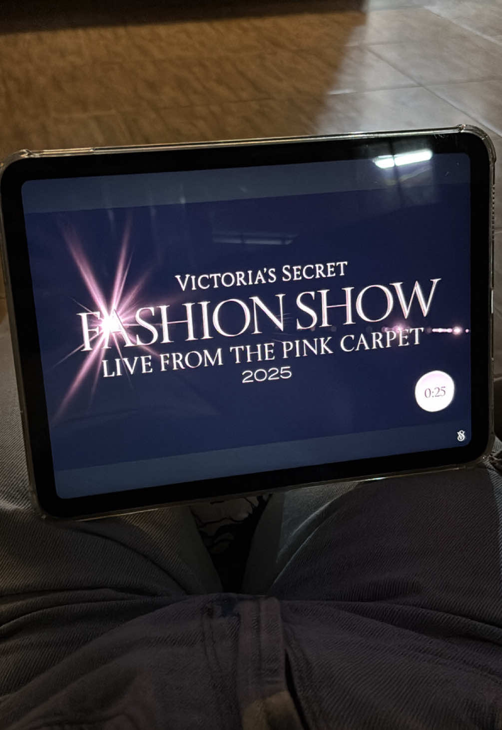 eu atraio a energia 🧘🏼‍♀️🌟💋#vsfashionshow #model #VS 