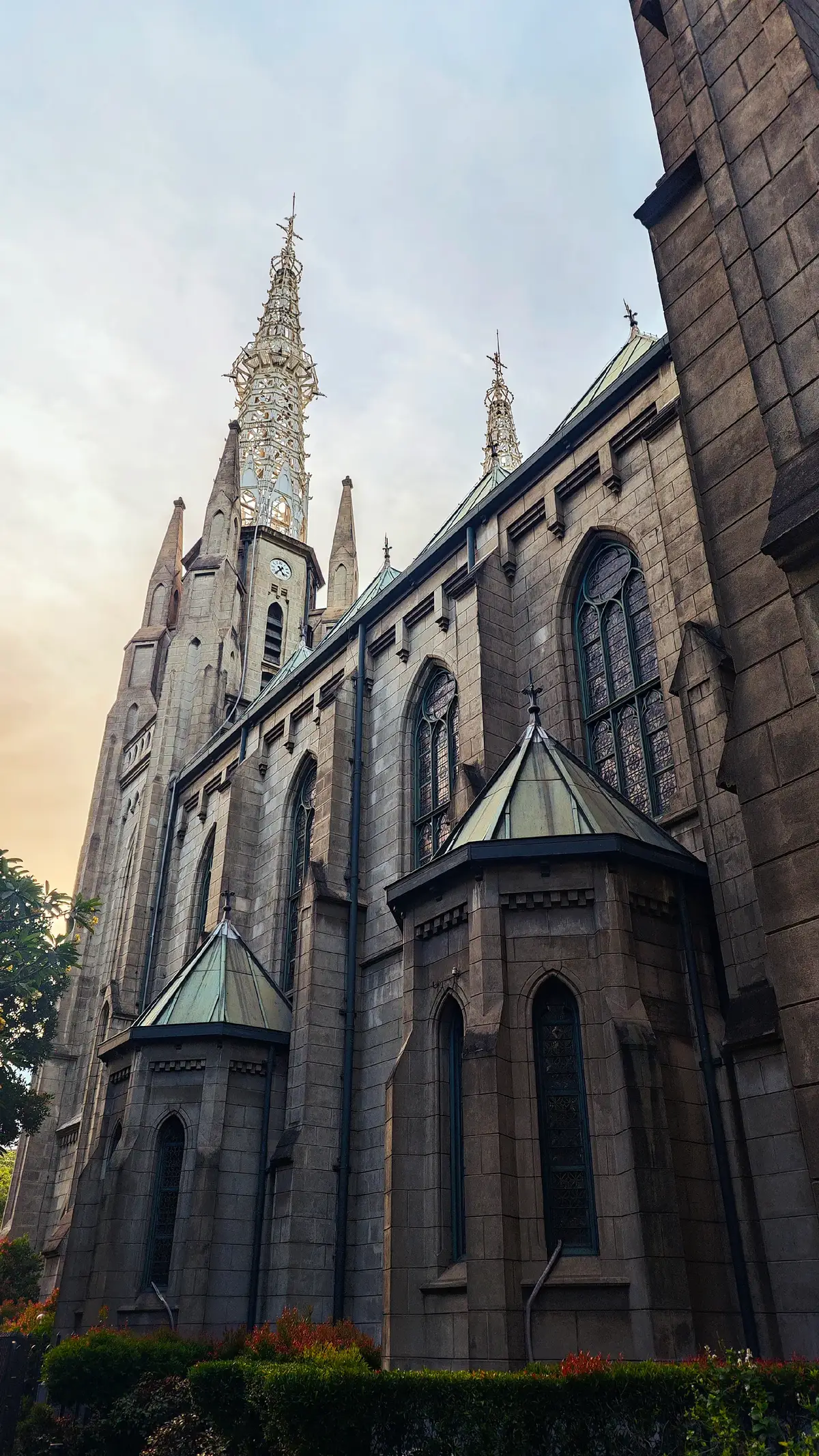 Gereja Katedral Jakarta, yang memiliki pelindung St. Perawan Maria Diangkat ke Surga, telah menjalani perjalanan panjang dan berliku dalam dinamika zaman. Gereja berarsitektur Neo-gothik ini diresmikan pada 21 April 1901 dan diberkati oleh Mgr. Edmundus Sybrandus Luypen, SJ, Vikaris Apostolik Jakarta saat itu. Ada banyak hal menarik dalam sejarah panjang yang menyertai perjalanan Gereja Katedral hingga kini. Sumber : www.katedraljakarta.or.id @katedraljakarta  #katolik #katolikindonesia #keuskupanagungjakarta #katedral #katedraljakarta 