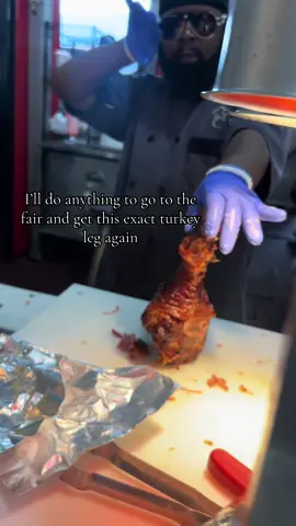 He doesn’t even know I fell in love after this 😭😭 worth every penny #texasstatefair #turkeyleg #tenderrrrr 