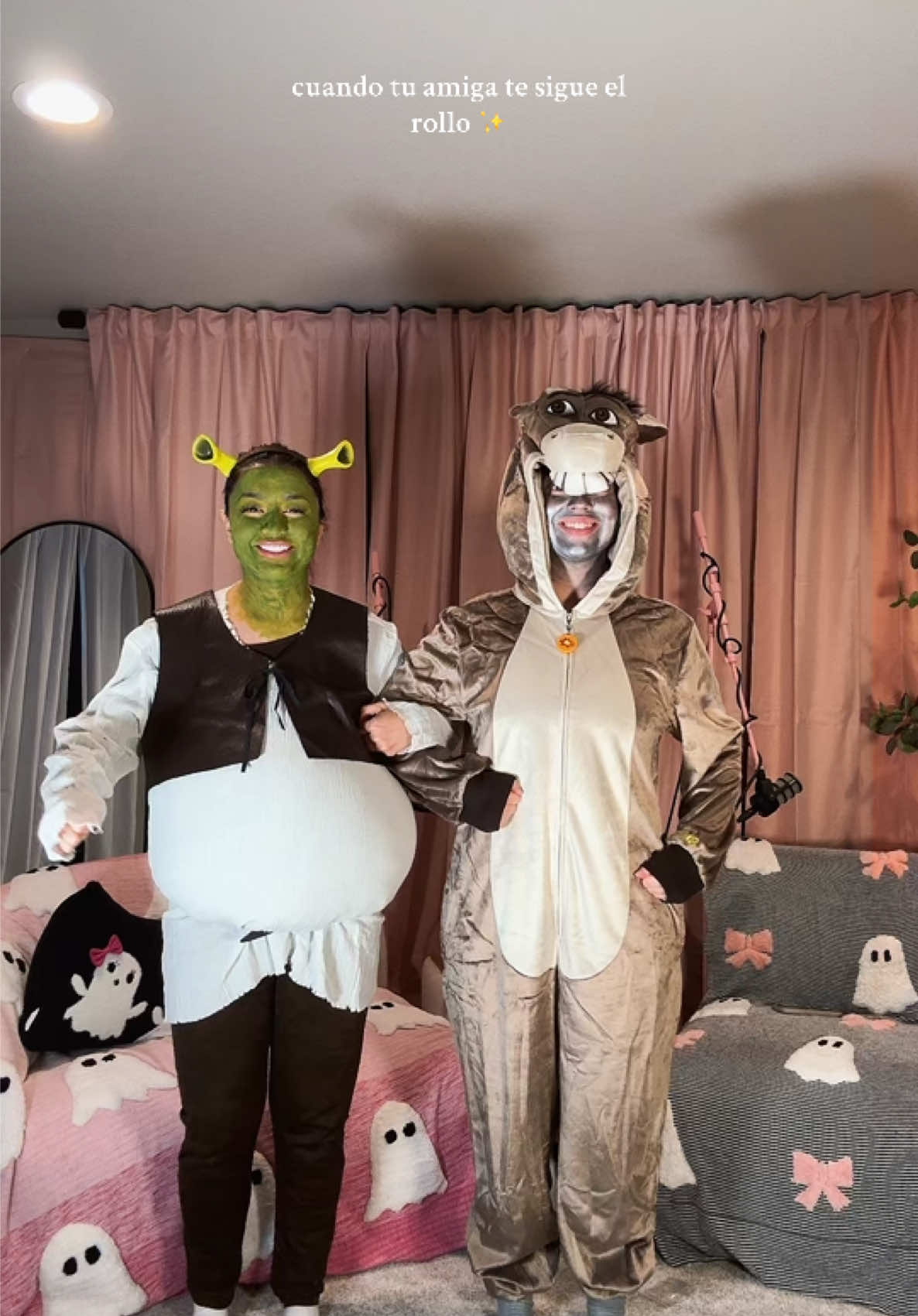 Shrek y Burro coming to your screens tomorrow 😂😭 @Noemy Ruiz #shrek  