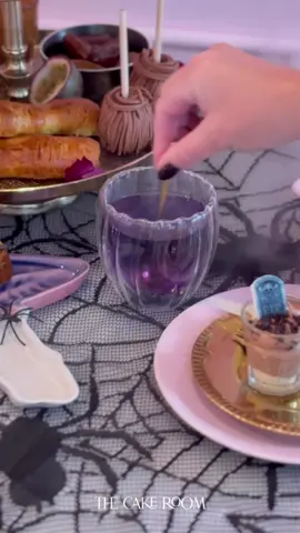 Spooky fun this autumn break, if you dare..  #Halloween #halloweenhightea #witches #thecakeroom #breda 