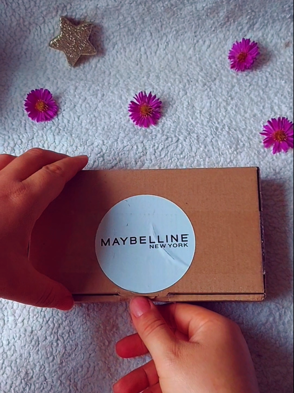 [Werbung] 💄💋  Ich werde den Lifter Glaze Soul Lipstick von Maybelline New York testen. Danke @trnd_de und @maybelline de  Produktbeschreibung: 💄Pink Drip 💄Peach Quench • Feuchtigkeitsspendender Lippenbalsam • Für zart getönte Lippen Formel mit Kirschextrakt und Hyaluronsäure • Hydratisierte Lippen für bis zu 24 Stunden • Farbe beliebig intensiv aufbaubar #trnd_maybelline #maybelline_lifterglaze #trnd #maybelline #produkttest 