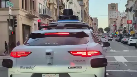 #Waymo in San Francisco #closecall #driverless #sanfrancisco #california #driving 