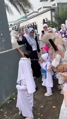 Sudah ditahap menemani bayi belum 3 tahun ku menasik haji 🥺 barakallah nak semoga secepatnya Allah panggil kita kesana sekeluarga 💕 #menasikhaji #paudindonesia #fyp #daughterlove #kontenviral 