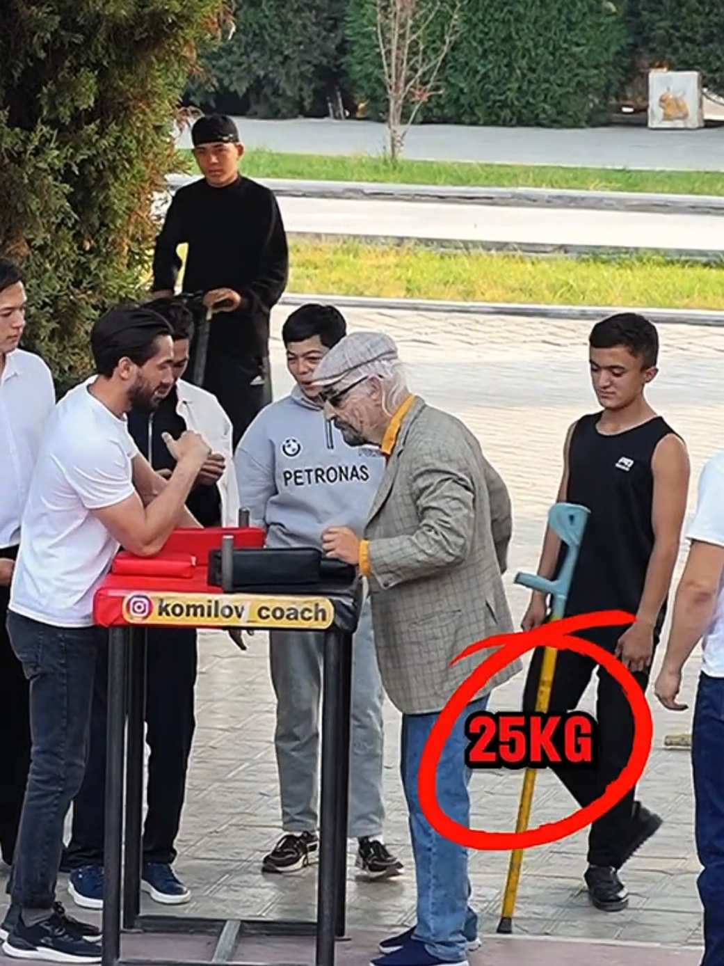 25 kg Mop Prank Old Man Amazing Strength