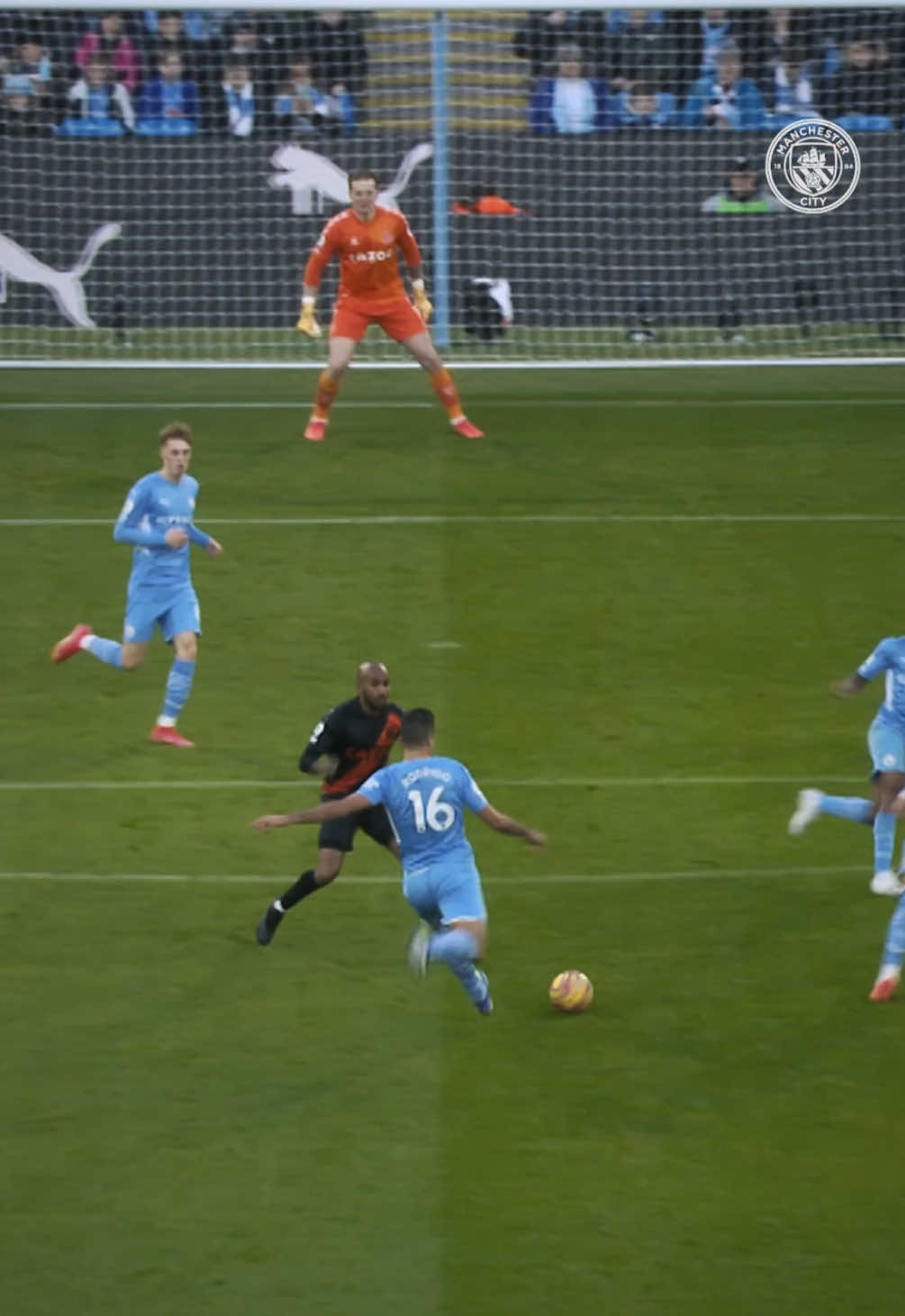 Rodri POWER! 😤🚀 #Rodri #ManCity #PremierLeague #Football 