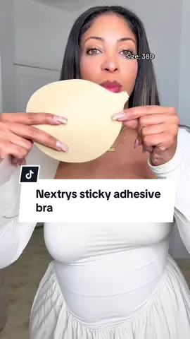 This sticky bra from @Nextrys is a game changer 🙌 #nextrys #stickybra #adhesivebra #tiktokshopcreatorpicks #creatorpicksambassador 