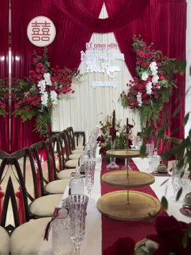 Gia tiên tông đỏ, chưa bao h hết hot🧧#HaHuongDecor #DecorCuoi2025 #WeddingGiaLai #TrangTriCuoiTaiNha 