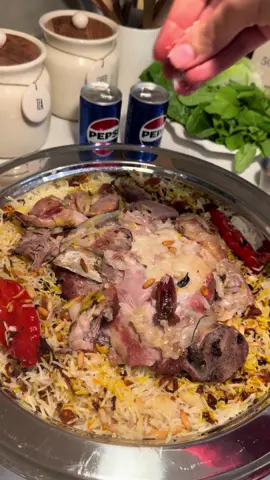 الخطوات نفس ماهي موضحة بالتصوير، قدر الضغط يجلس نص ساعة على نار عالية جداً بعدين نقصر عليه لمدة ساعة كاملة ( اذا حجم اللحم اصغر ياخذ وقت اقل ) لذييييذ ✨❤️❤️❤️❤️ #حنيذ #حنيذ_مرخ #مرخ #حنيذ_لحم #اكسبلور 