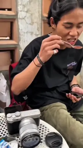 Macam-macam suara orang slurping kopi 