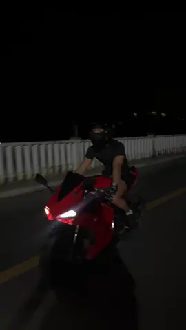 just cruising at night #biketok #bikelife #bikeaesthetic #z200 
