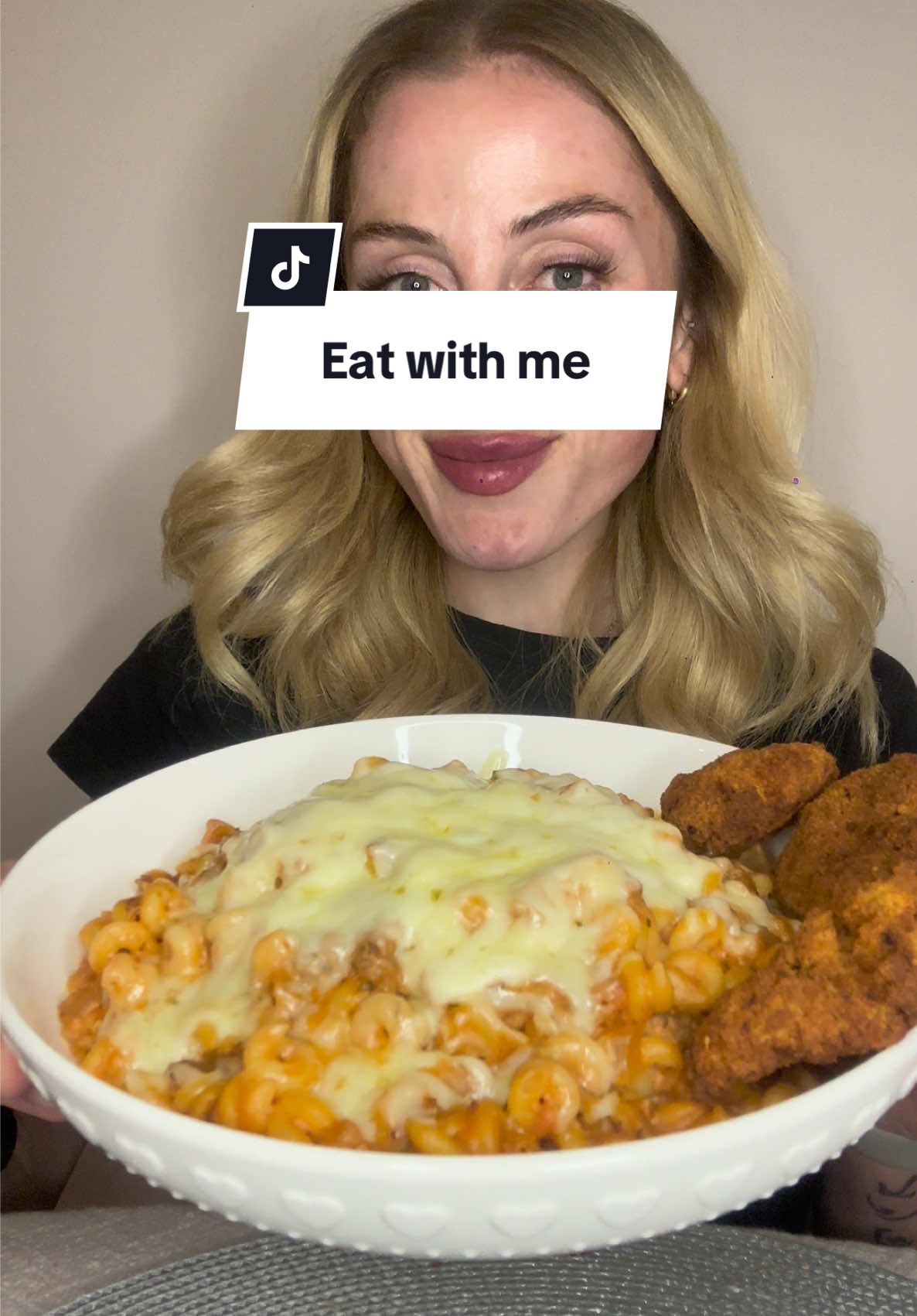 Eat with me - cheesy beef pasta and salt and pepper breaded chicken  My eyes are always bigger than my belly when it comes to making pasta😂 #eatwithme #mukbang #pasta #pastatiktok #dinnerwithme 