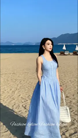 Váy kẻ sọc smocking nút bọc #thoitrangnu #vaykesoc #vaymaxi #fashionlylion  #vaydangdai 