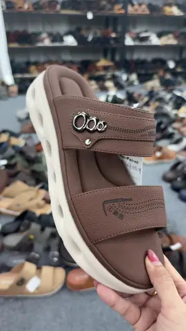 Hello, friend. My name is Fiona. Nice to meet you. I'm from a Chinese shoe manufacturing factory. Where are you from?#slipper #sandal 